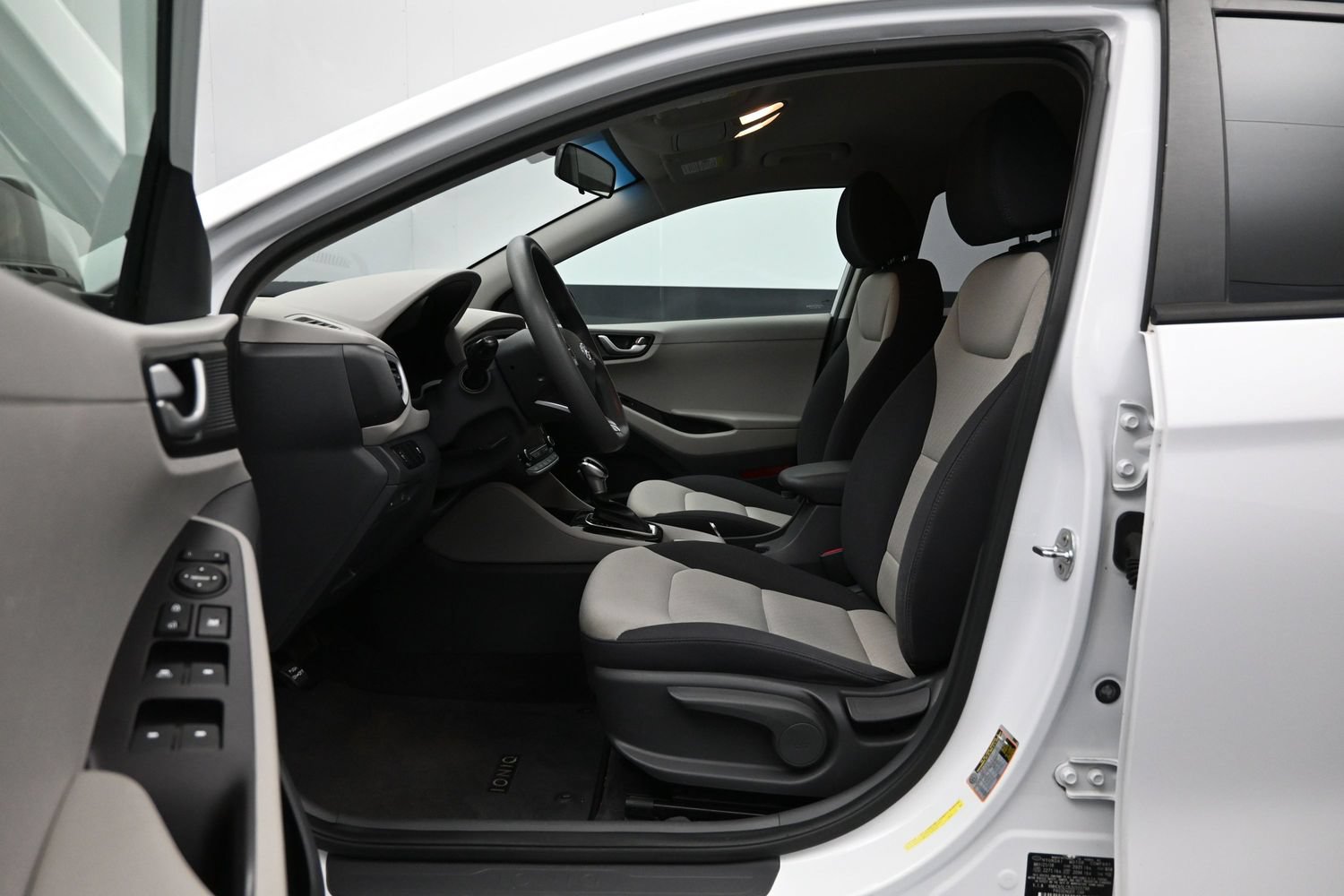 Used 2018 Hyundai Ioniq Blue FWD image 9
