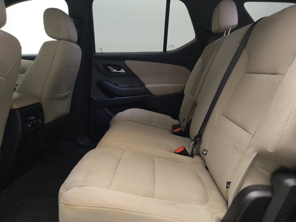 Used 2022 Chevrolet Traverse LS FWD image 18