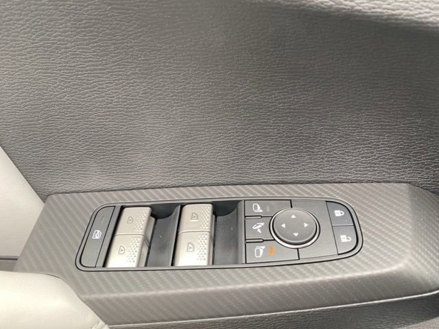 New 2025 Mitsubishi Outlander SE image 17