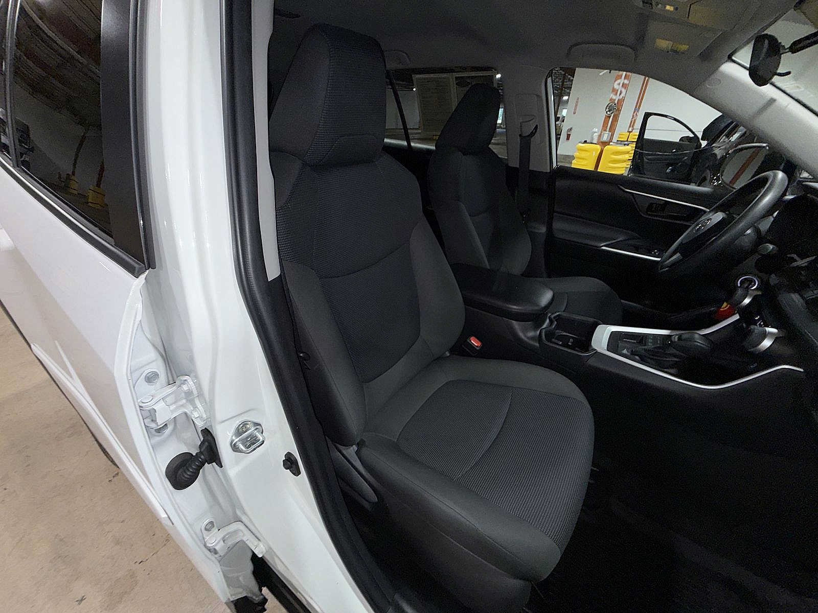 Used 2022 Toyota RAV4 LE AWD/4WD image 16