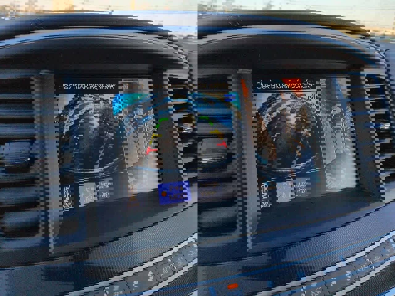 Used 2019 INFINITI QX60 Luxe w/ Essential Package image 32