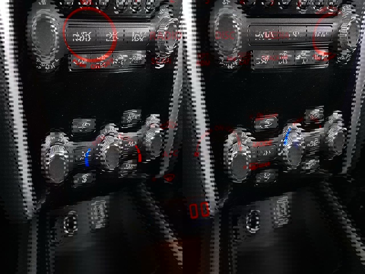 Used 2018 Nissan Pathfinder SV image 16