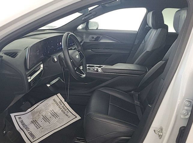 Used 2024 Cadillac Lyriq Tech RWD image 3