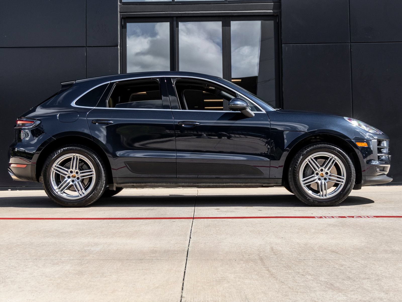 Certified 2020 Porsche Macan S AWD/4WD image 12