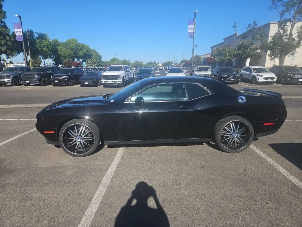 Used 2020 Dodge Challenger SXT RWD image 4