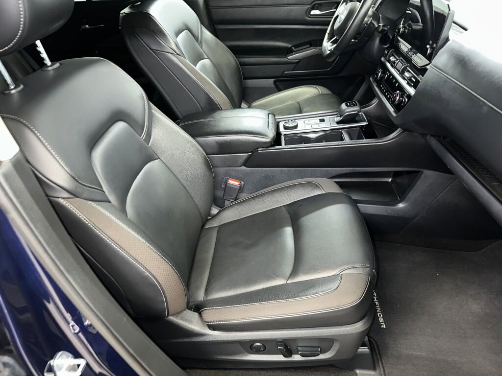 Used 2023 Nissan Pathfinder SL image 30