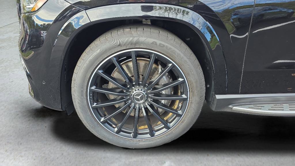 Used 2025 Mercedes-Benz GLS 63 AMG 4MATIC image 16