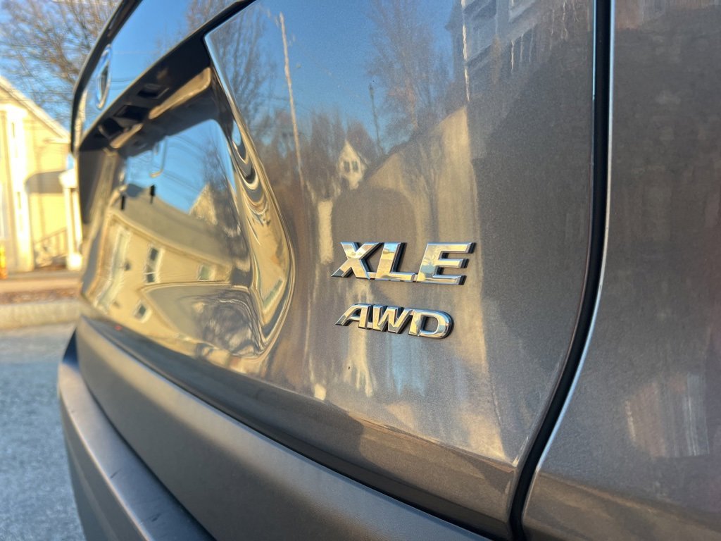 Used 2019 Toyota RAV4 XLE image 9
