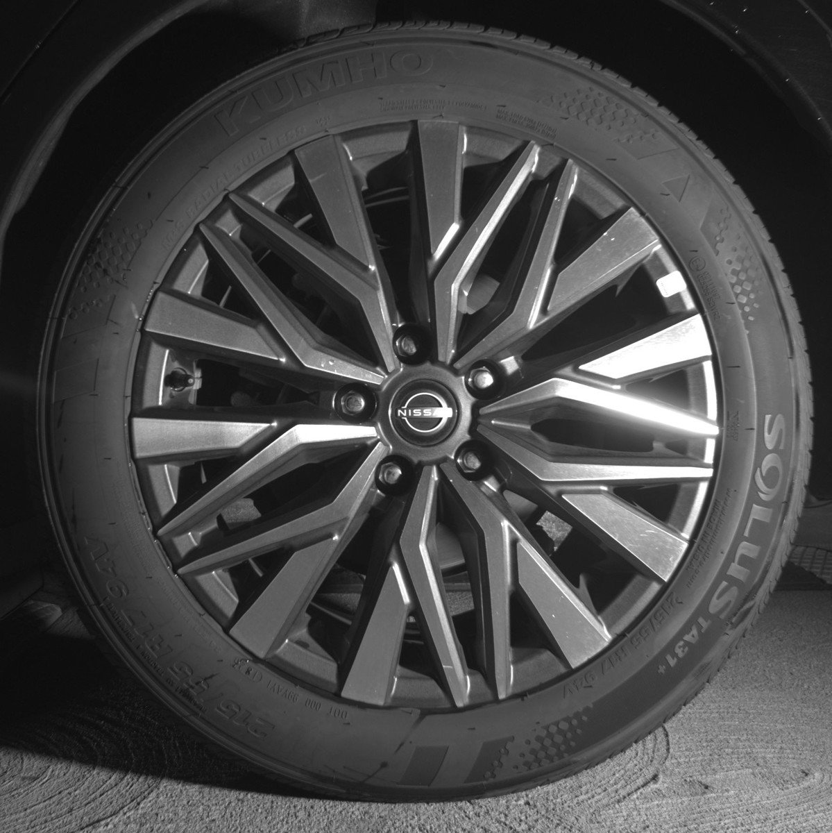 Used 2025 Nissan Altima 2.5 SV FWD image 14