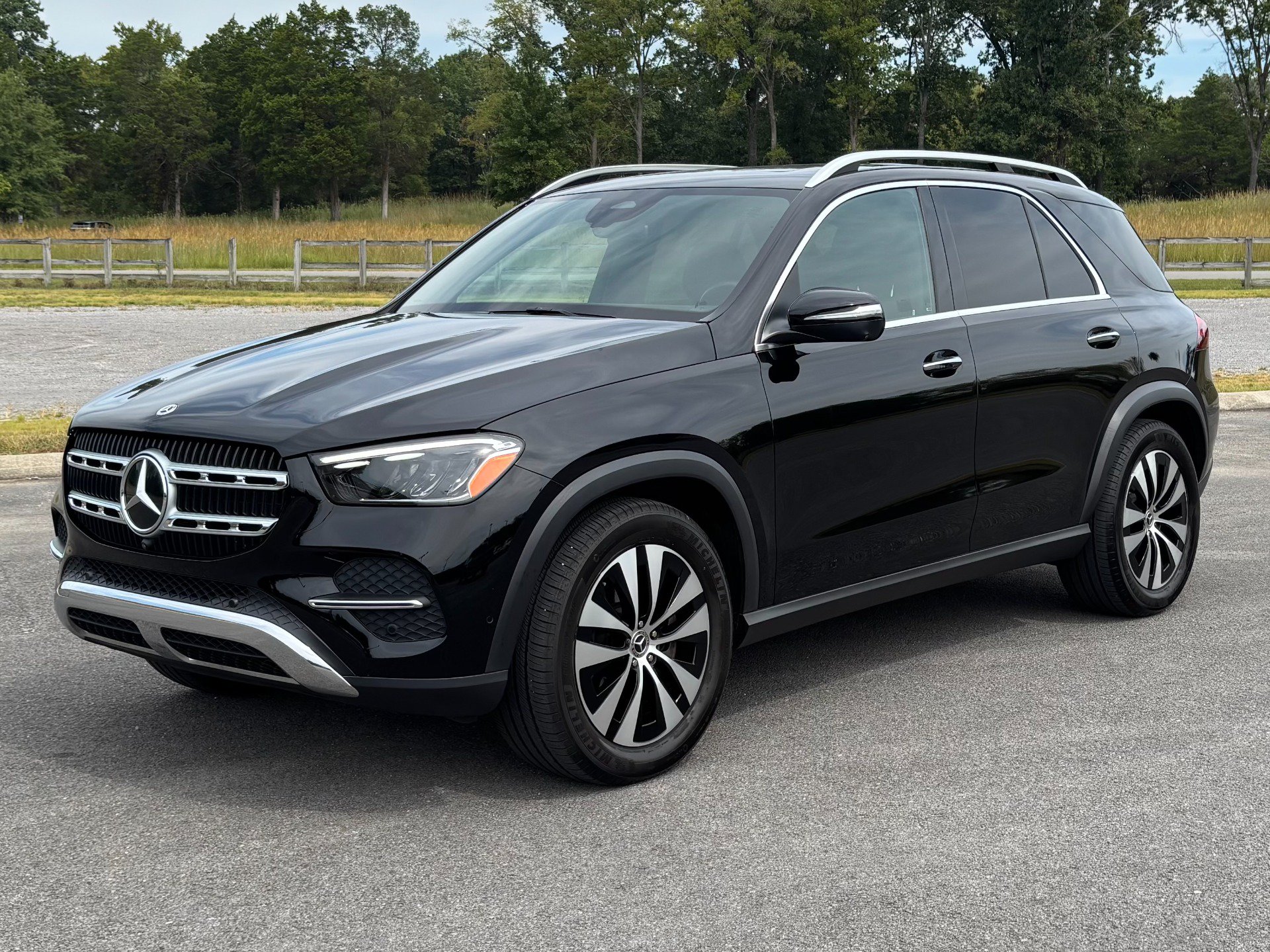 Used 2025 Mercedes-Benz GLE 350 4MATIC image 2