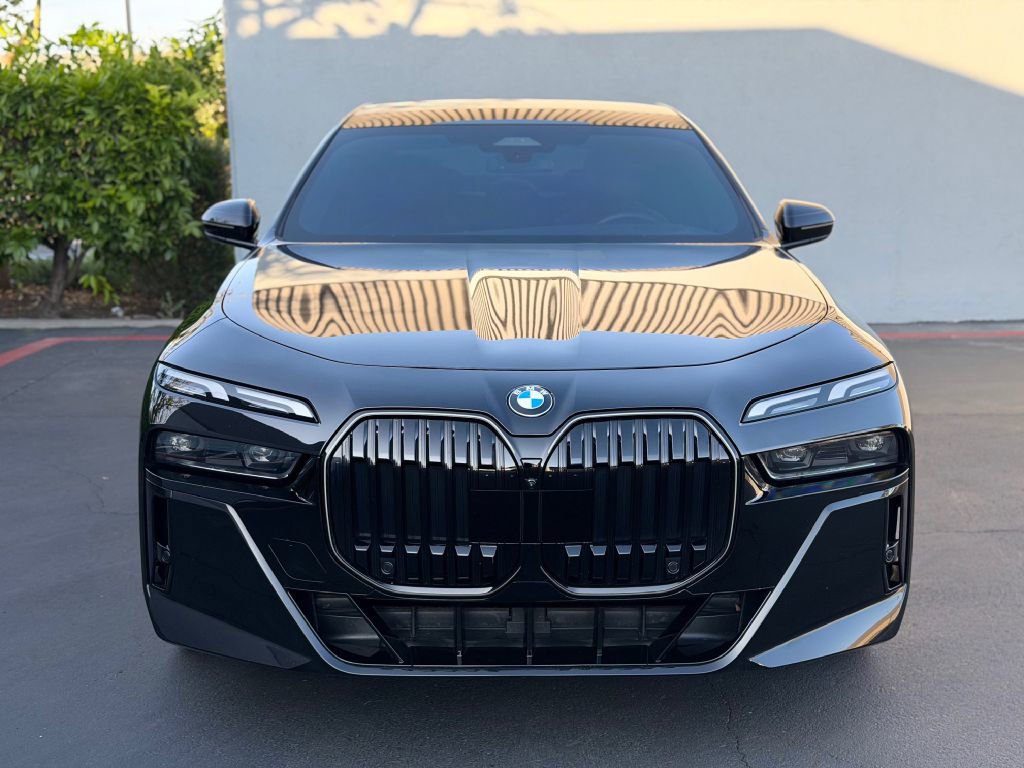 Used 2025 BMW 760i xDrive w/ Premium Package AWD/4WD image 7