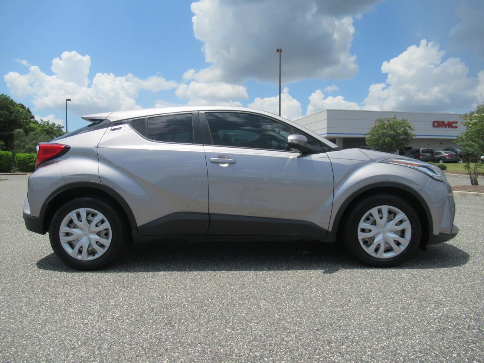 Used 2020 Toyota C-HR LE FWD image 2