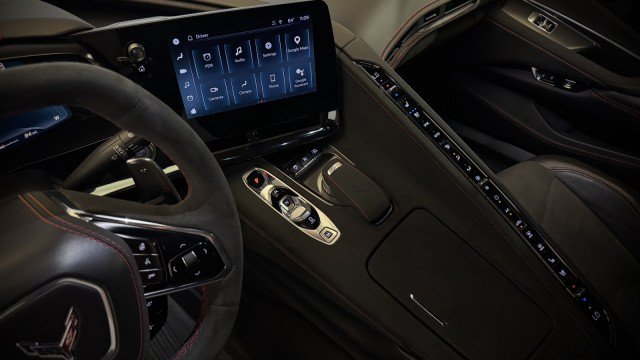 Used 2024 Chevrolet Corvette Stingray Premium Cpe w/ Z51 Performance Package RWD image 5