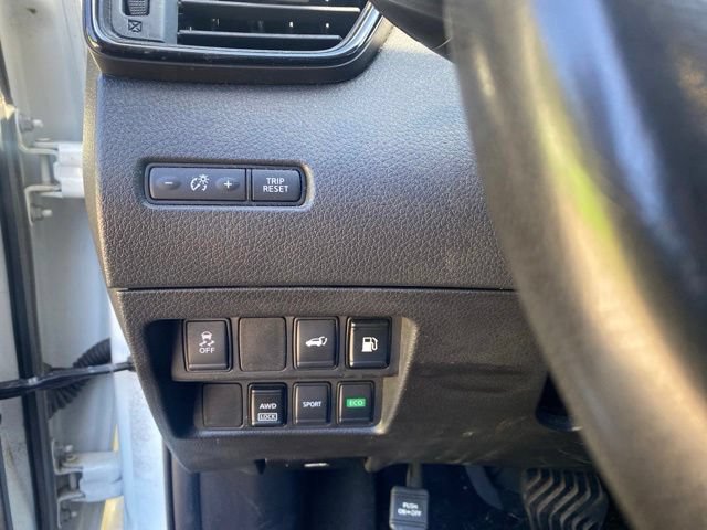 Used 2018 Nissan Rogue SV AWD/4WD image 18