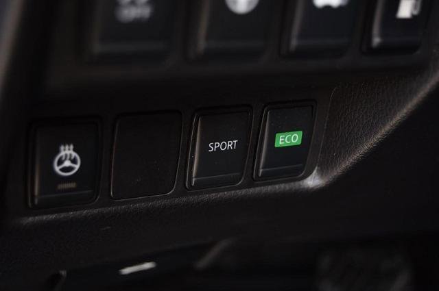 Used 2020 Nissan Rogue SV w/ Premium Package image 14