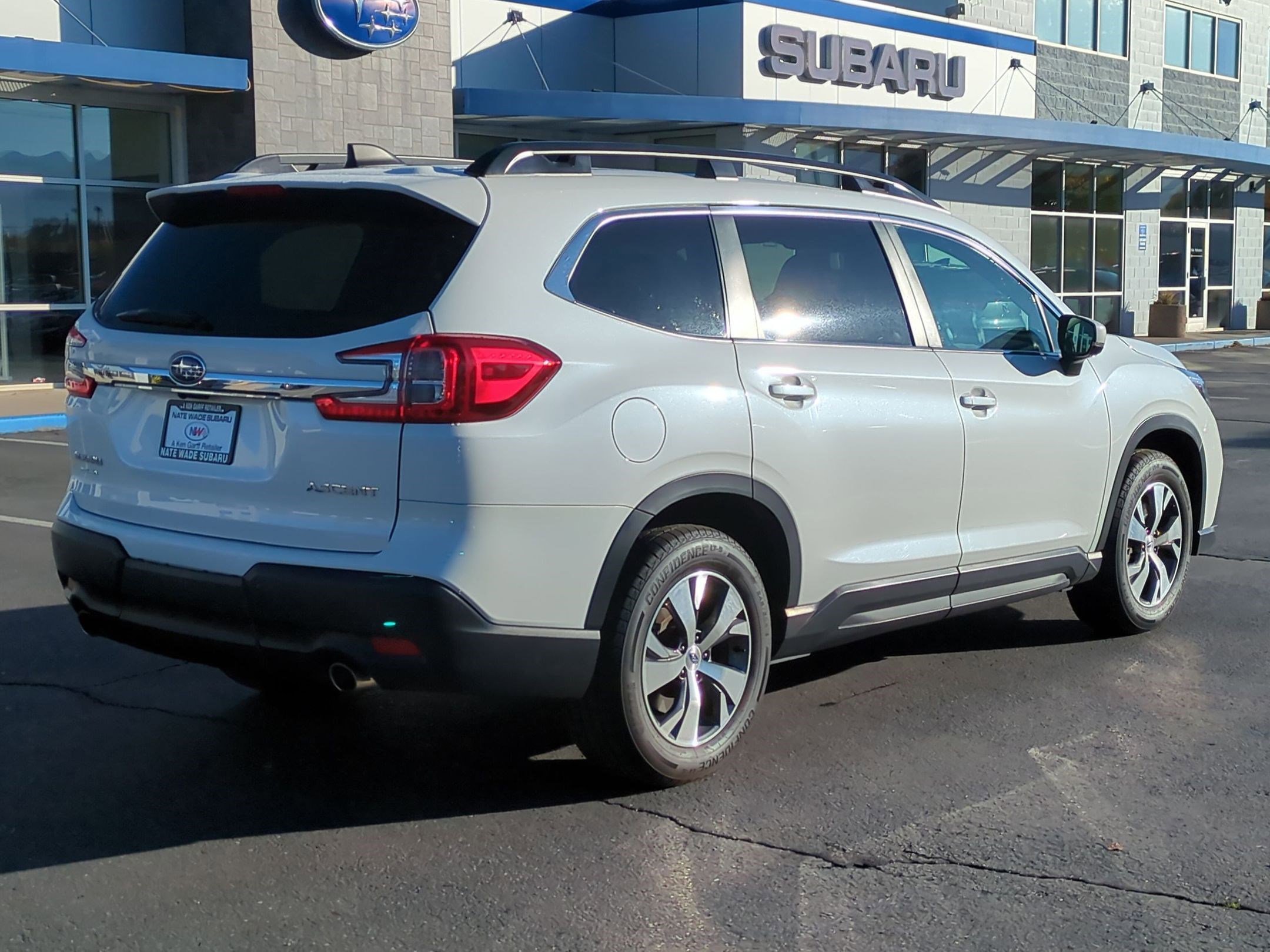 Used 2024 Subaru Ascent Premium w/ Convenience Package image 3