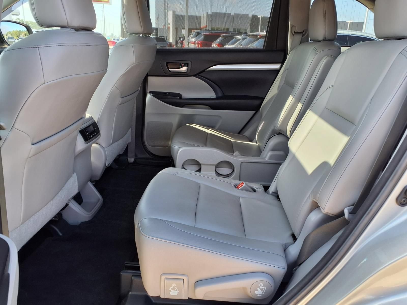 Certified 2017 Toyota Highlander XLE FWD image 18