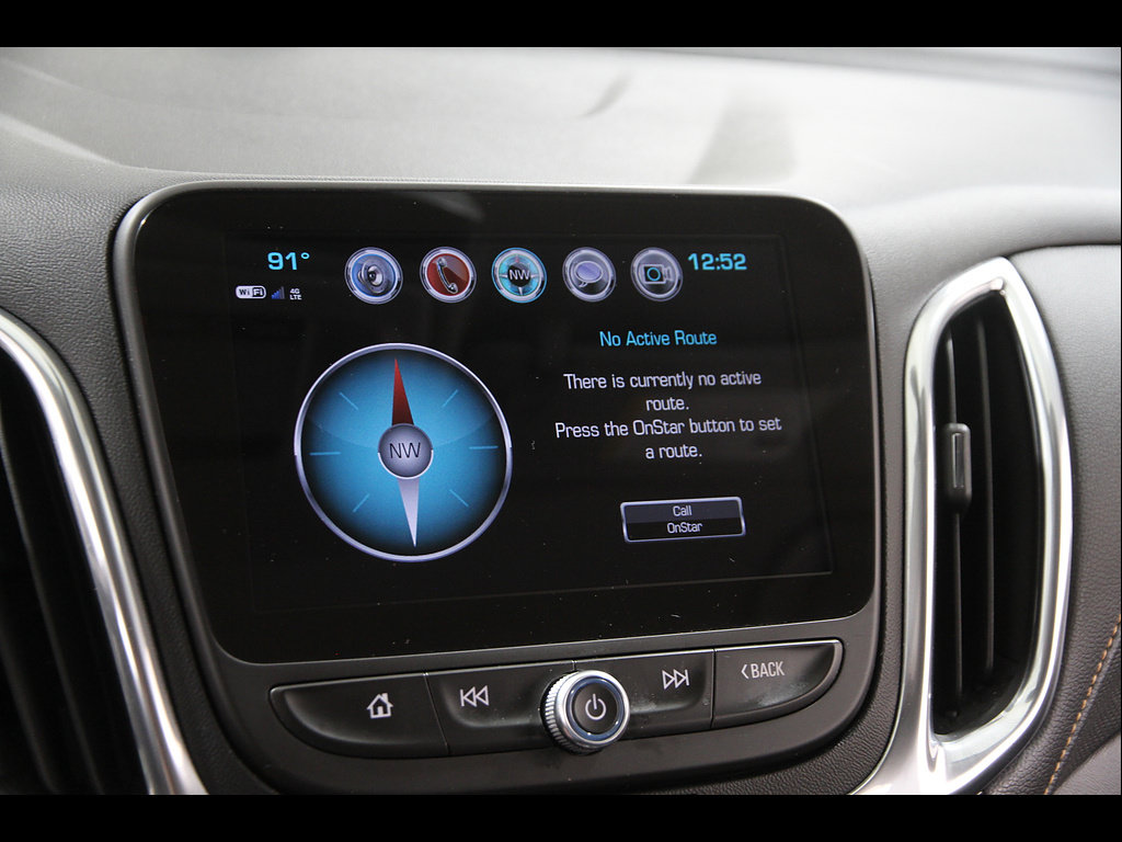 Used 2018 Chevrolet Equinox Premier FWD image 12
