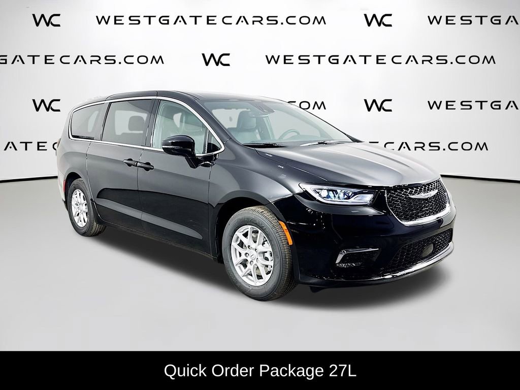 New 2026 Chrysler Pacifica Select image 2