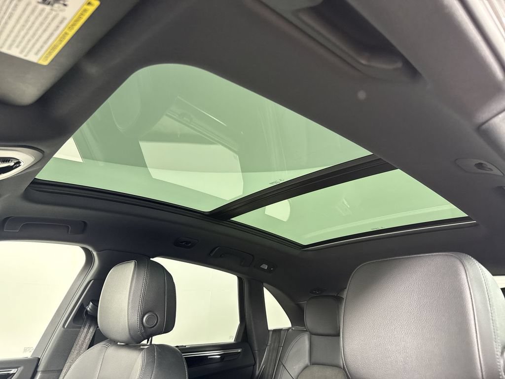 Certified 2022 Porsche Macan S AWD/4WD image 42