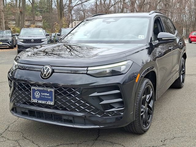 Certified 2025 Volkswagen Tiguan SE R-Line AWD/4WD image 4