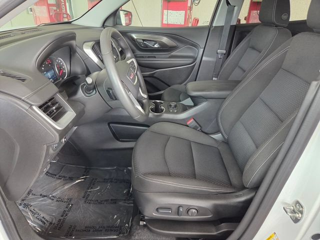 Used 2024 GMC Terrain SLE w/ Driver Convenience Package FWD image 3