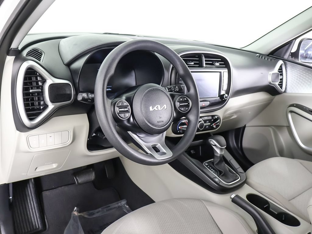 Certified 2023 Kia Soul LX w/ LX Technology Package FWD image 25