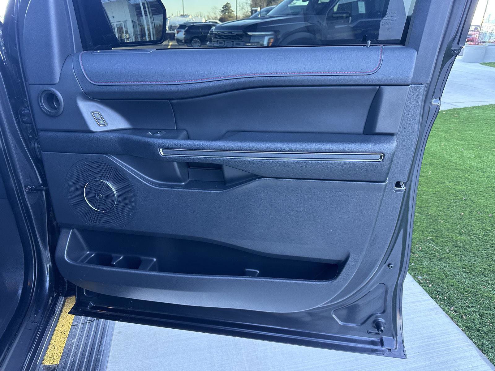 Used 2024 Ford Expedition Max Limited image 17