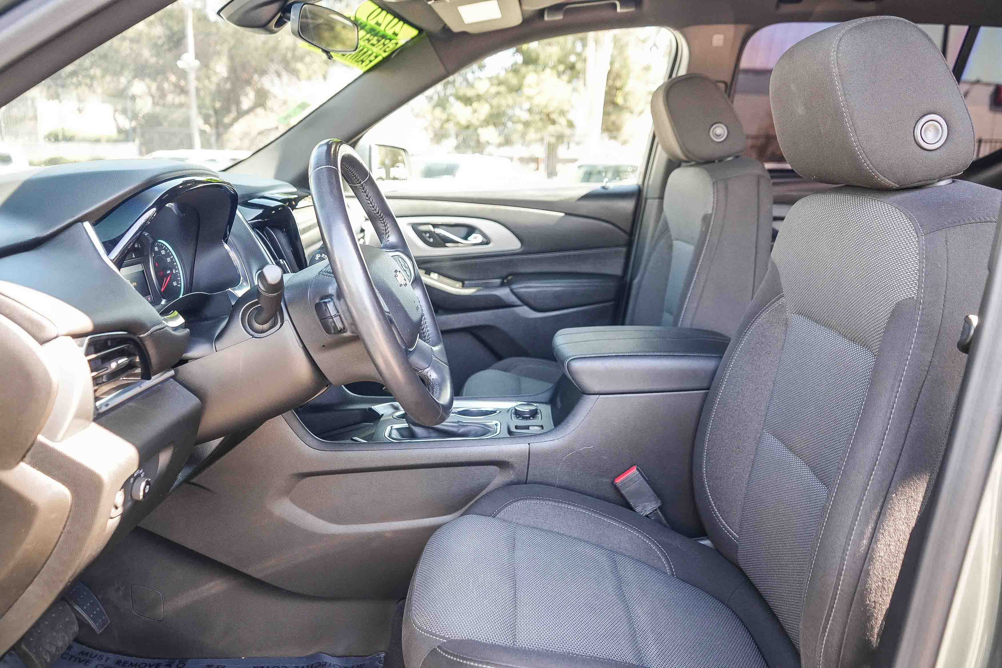 Used 2022 Chevrolet Traverse LT FWD image 17