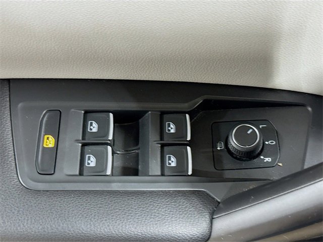 Used 2021 Volkswagen Tiguan SE w/ Panoramic Sunroof Package image 11