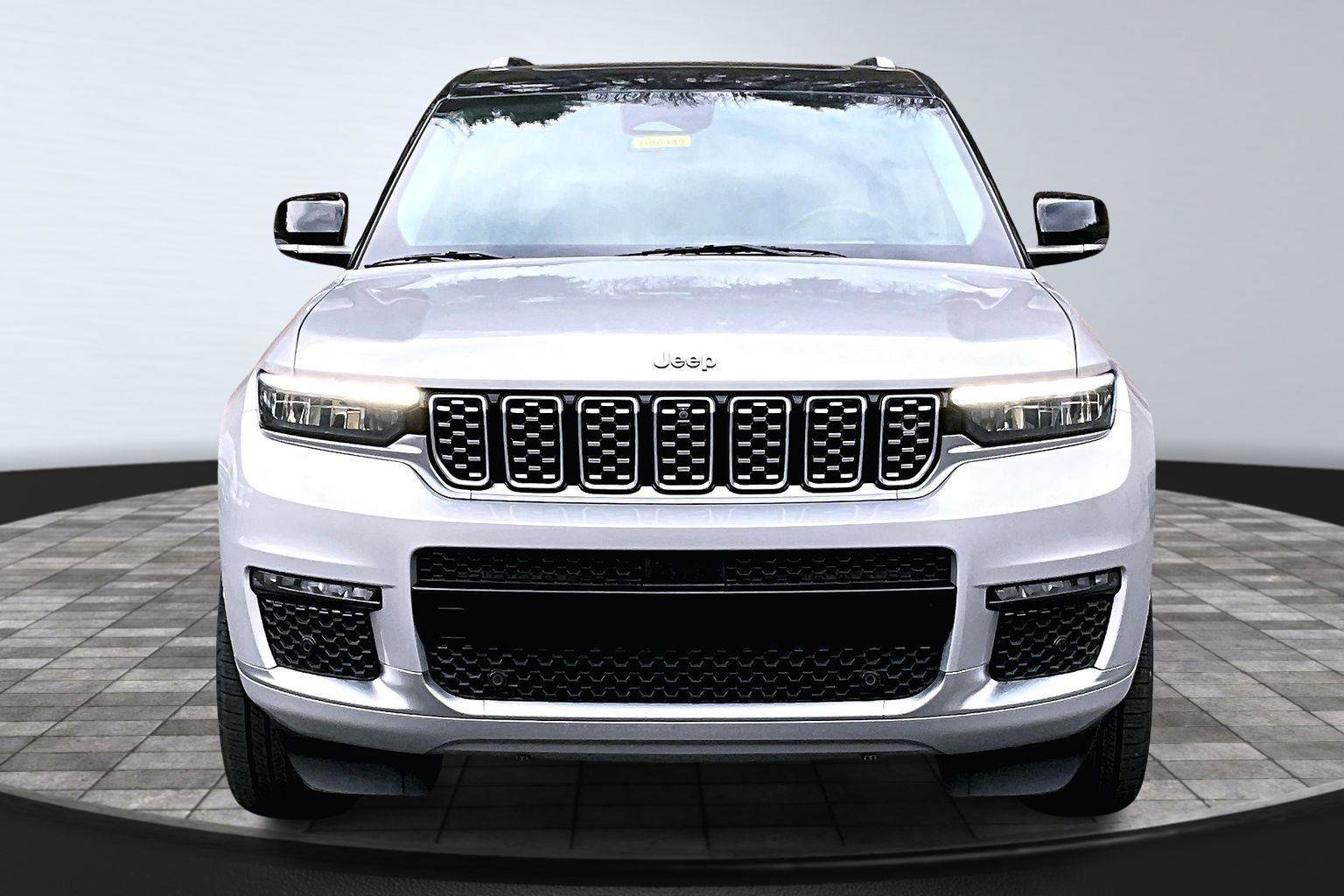 Used 2022 Jeep Grand Cherokee L Summit w/ Advanced Protech Group IV image 4