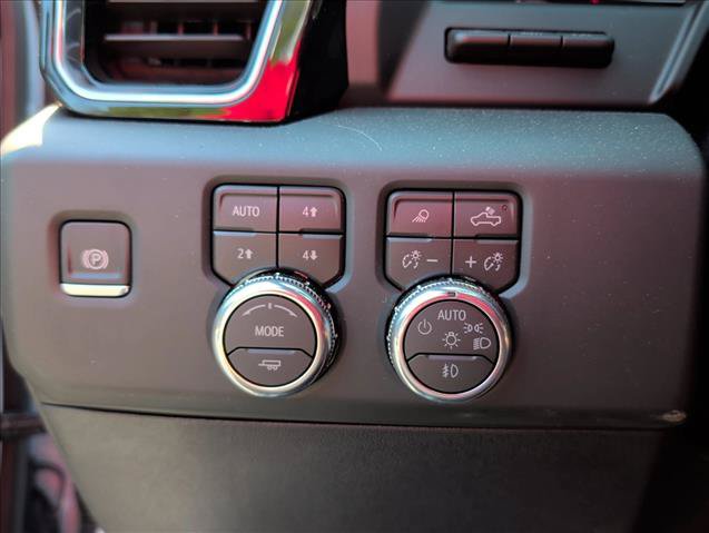 Used 2026 GMC Sierra 2500 Denali Ultimate w/ LPO, Black Badging Package AWD/4WD image 17