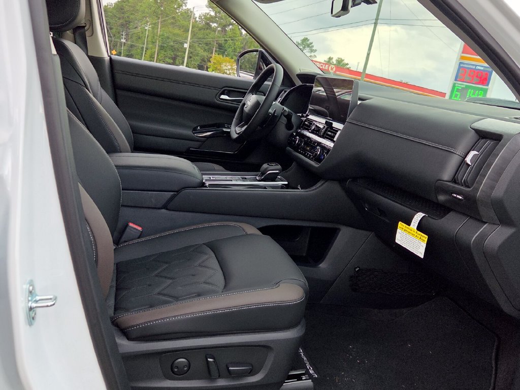 New 2026 Nissan Pathfinder Platinum w/ Accent Package FWD image 16