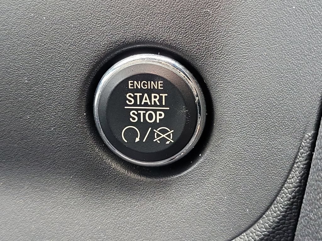 Used 2013 Dodge Challenger R/T Plus RWD image 30