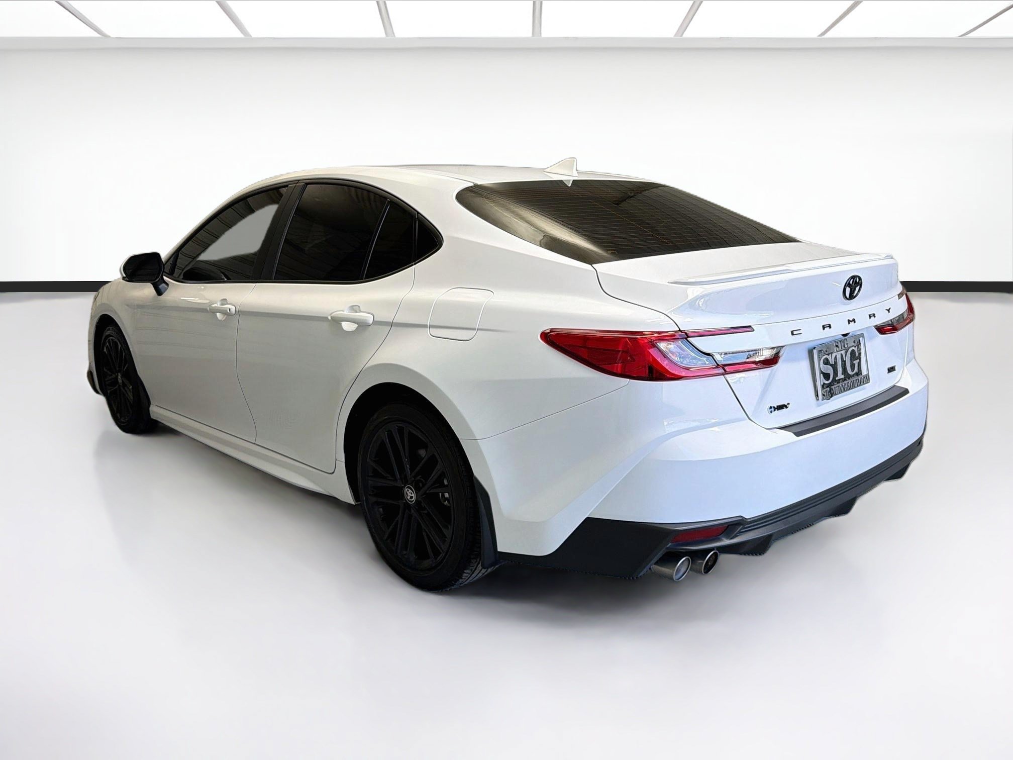 Used 2025 Toyota Camry SE w/ Multimedia Upgrade Package FWD image 6