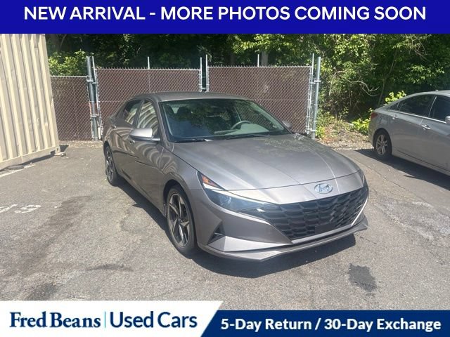 Used 2023 Hyundai Elantra SEL w/ Convenience Package FWD image 3