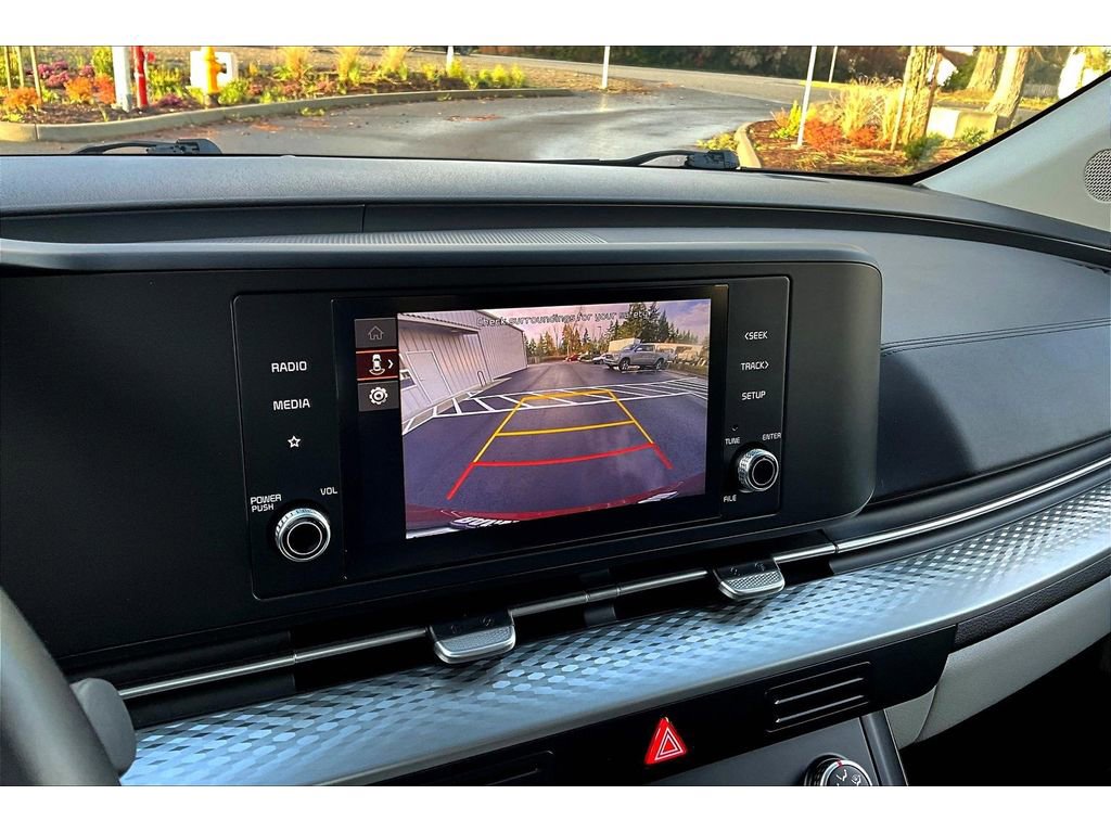 Used 2024 Kia Carnival LX image 21