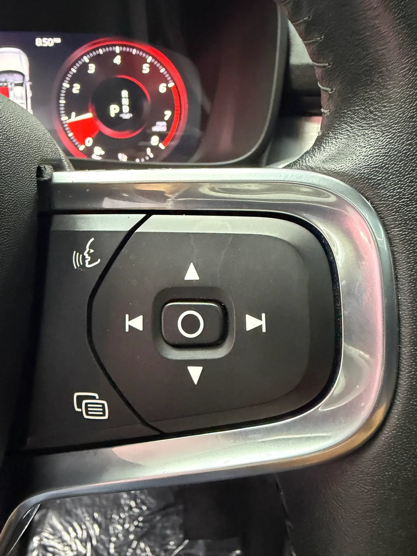 Used 2019 Volvo XC40 T5 Momentum AWD/4WD image 16