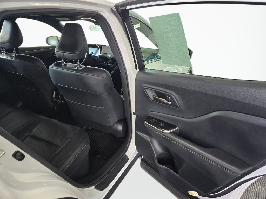 Used 2025 Toyota Crown AWD/4WD image 36