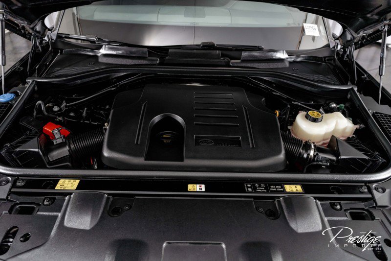 Used 2025 Land Rover Range Rover SE image 6