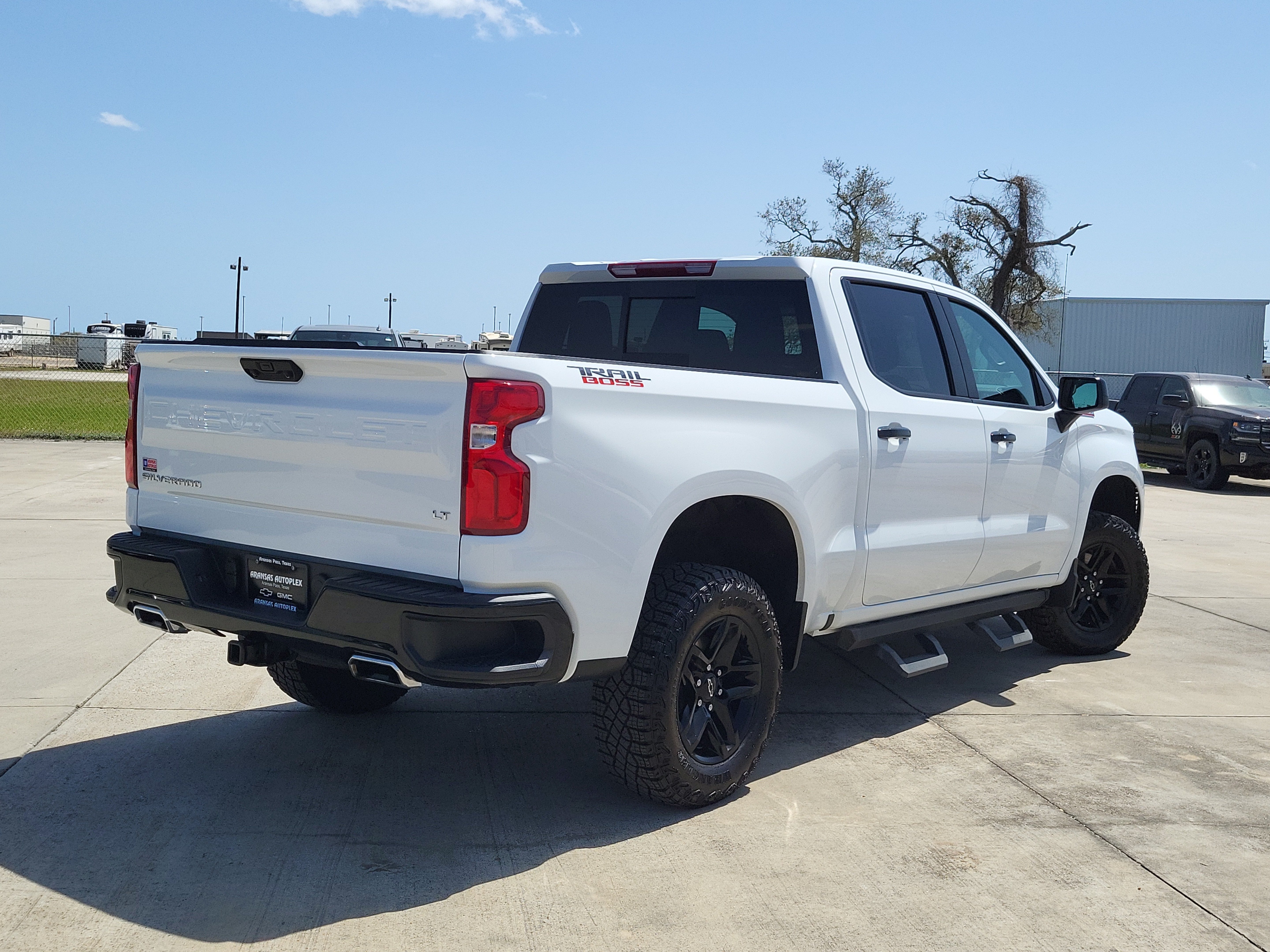 Used 2024 Chevrolet Silverado 1500 LT Trail Boss w/ Convenience Package II AWD/4WD image 5