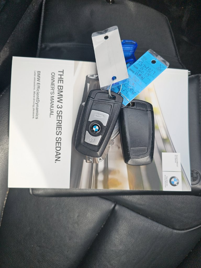 Used 2015 BMW 320i xDrive Sedan AWD/4WD image 5