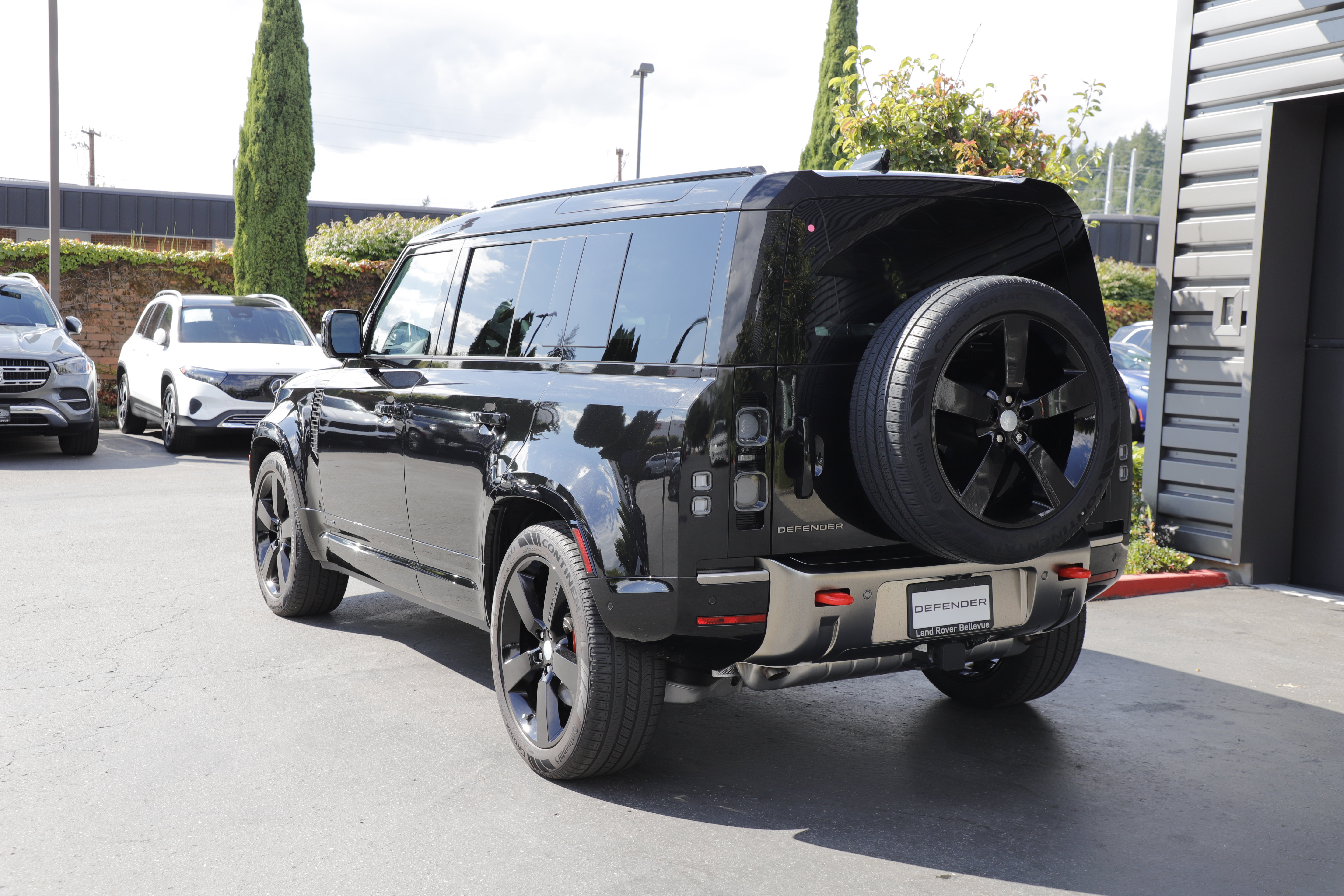 New 2025 Land Rover Defender 110 X AWD/4WD image 25