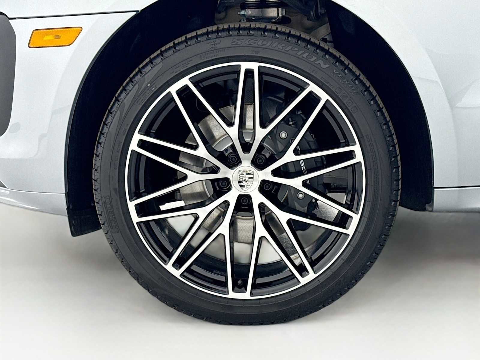New 2026 Porsche Macan image 33