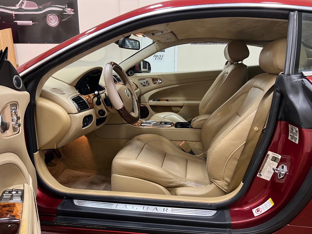 Used 2010 Jaguar XK Coupe RWD image 16