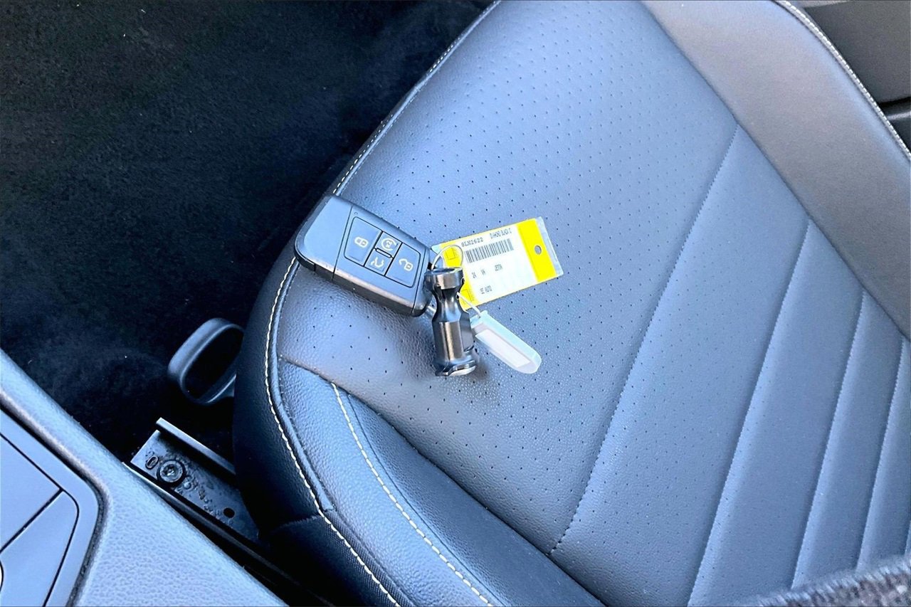 Used 2024 Volkswagen Jetta SE image 30