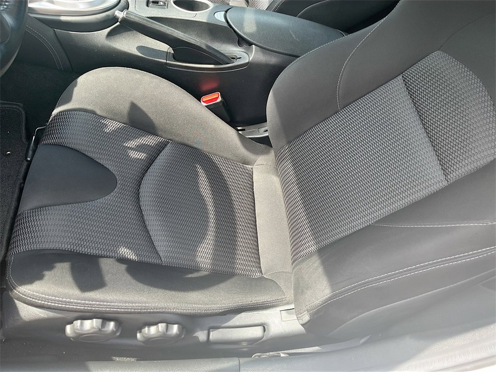 Used 2018 Nissan 370Z w/ Sport Package image 19