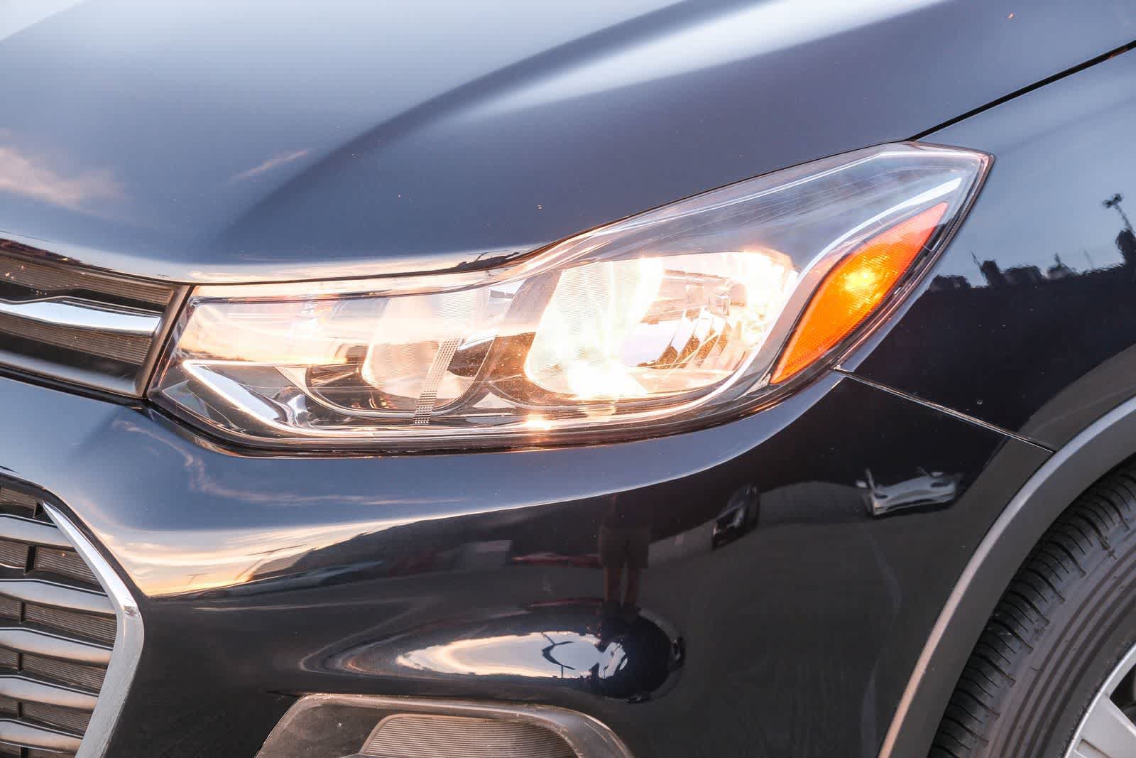 Used 2022 Chevrolet Trax LS w/ Tint and Cruise Package FWD image 12