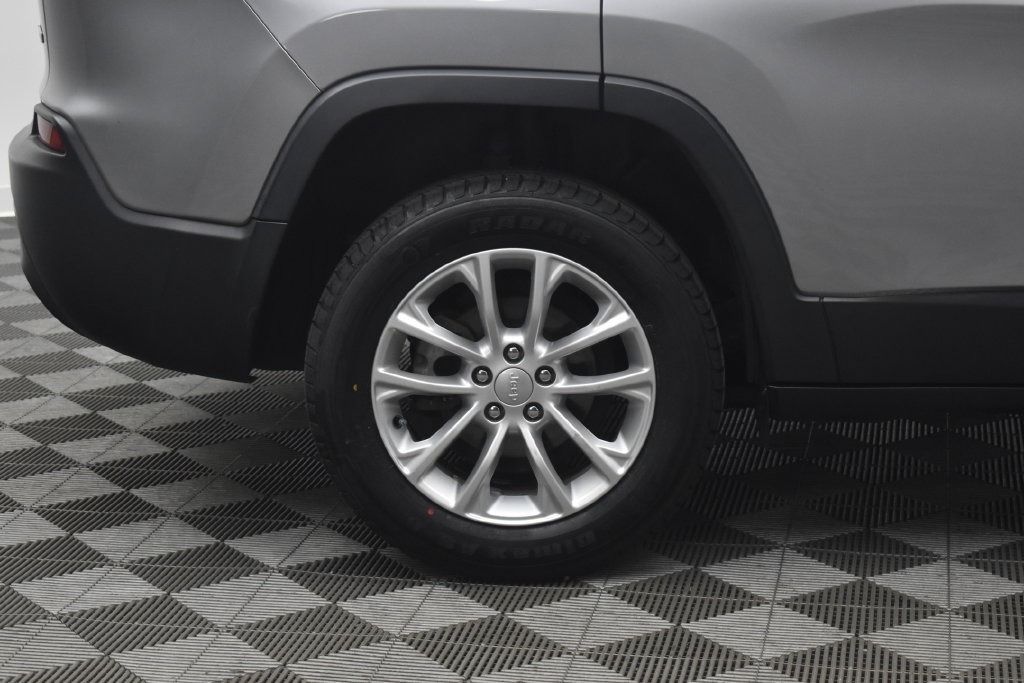 Used 2020 Jeep Cherokee Latitude FWD image 25