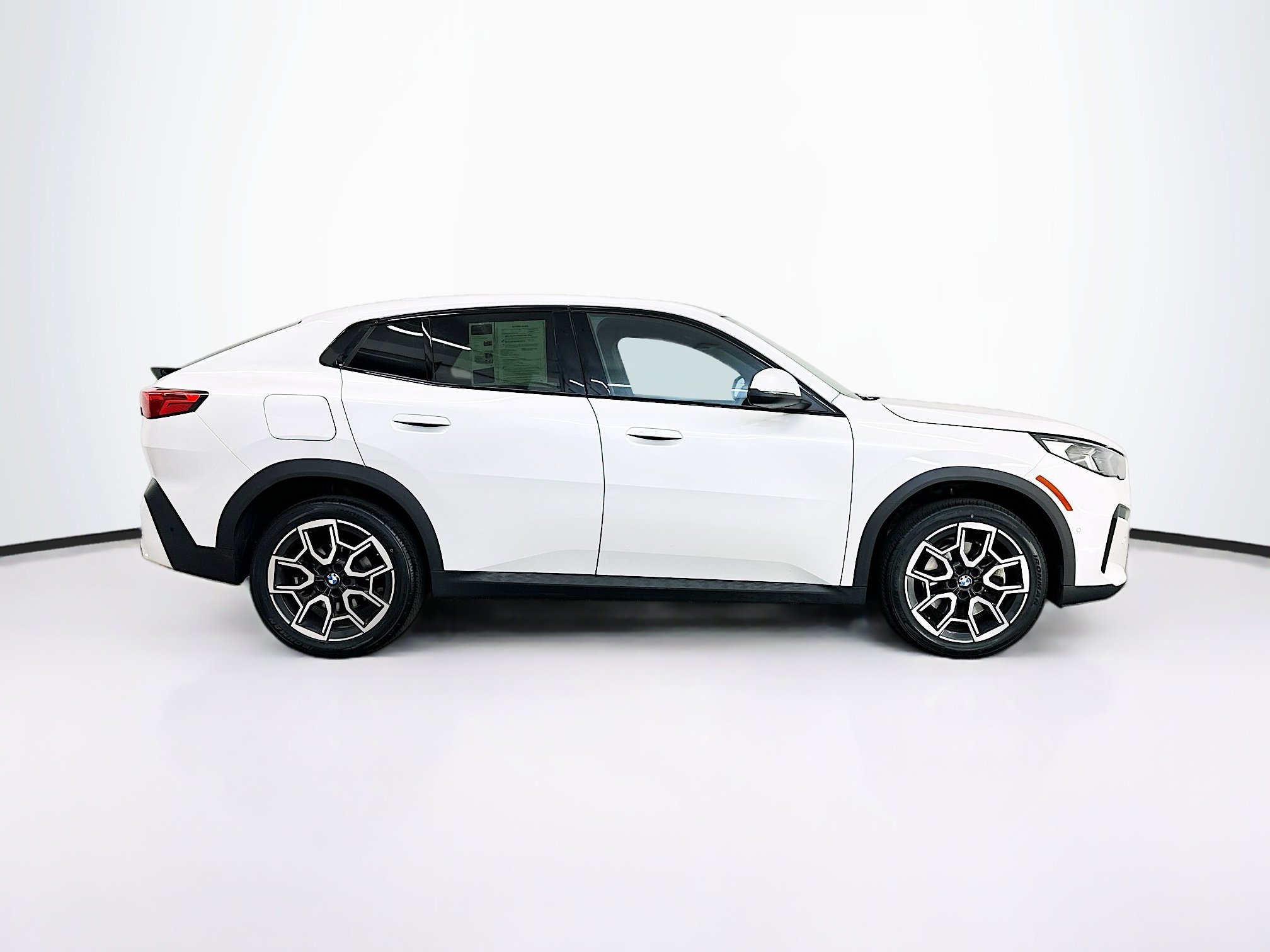 Used 2025 BMW X2 xDrive28i AWD/4WD image 10